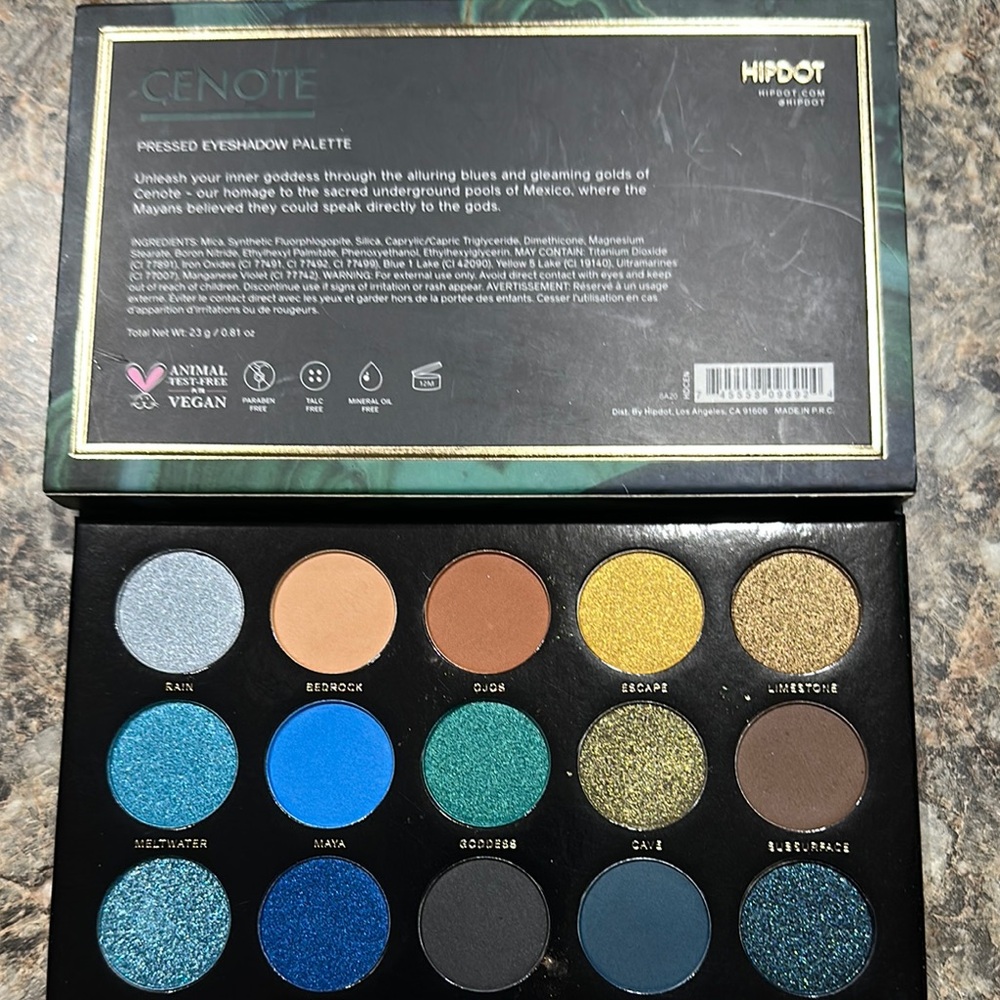 HipDot Centone Eyeshadow Palette